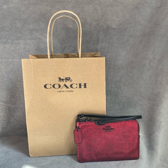 ♥️COACH♥️Red Metallic Leather L- Zip Wristlet/EUC - Picture 1 of 6